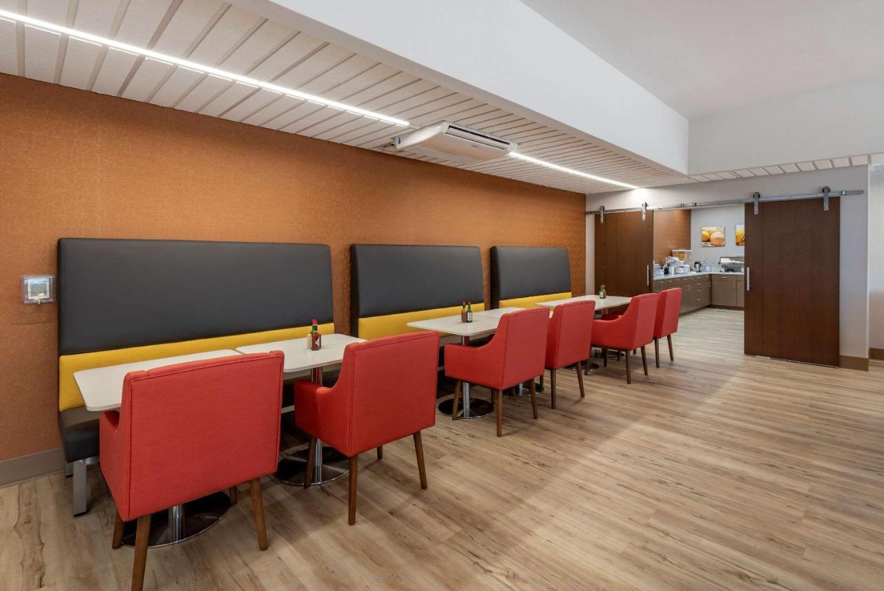 Comfort Suites Colorado Springs East - Medical Center Area Dış mekan fotoğraf