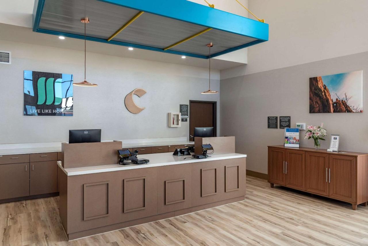Comfort Suites Colorado Springs East - Medical Center Area Dış mekan fotoğraf
